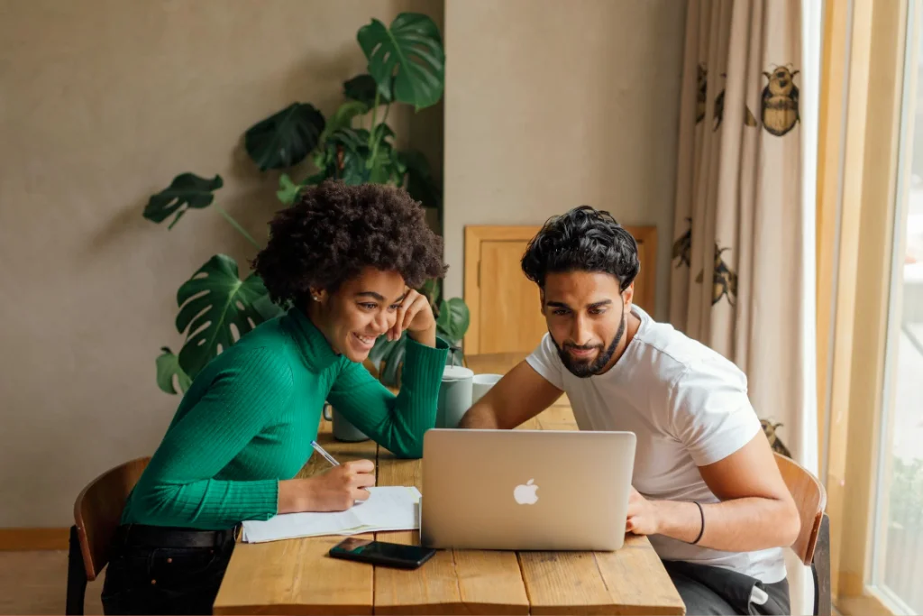 Online Marketing Kurse: Lernmaterialien und praxisnahe Übungen